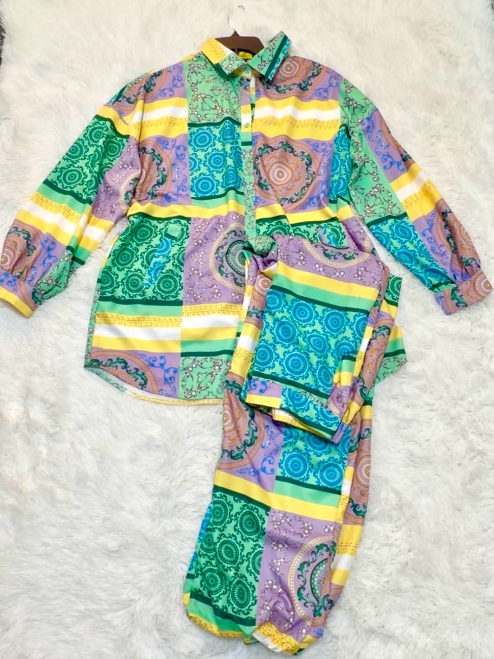 Women’s Paisley ButtonUp Pants & Shirt Set Green & Purple Blouse looks like XL